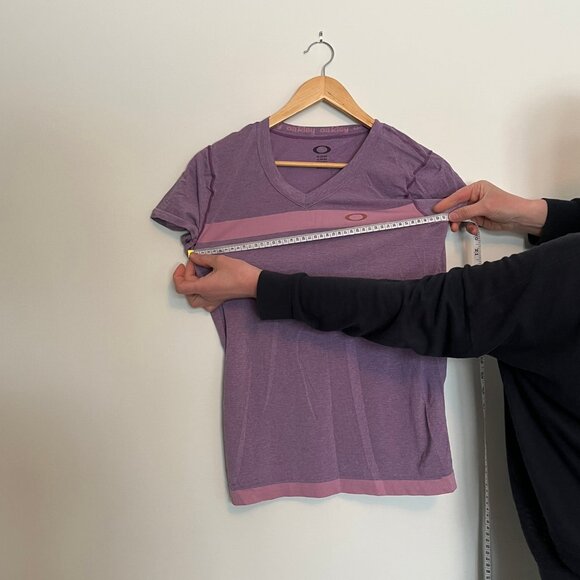 Oakley. T-Shirt. Light Purple/ Pink Color. Size Medium. Womens. - Picture 3 of 5